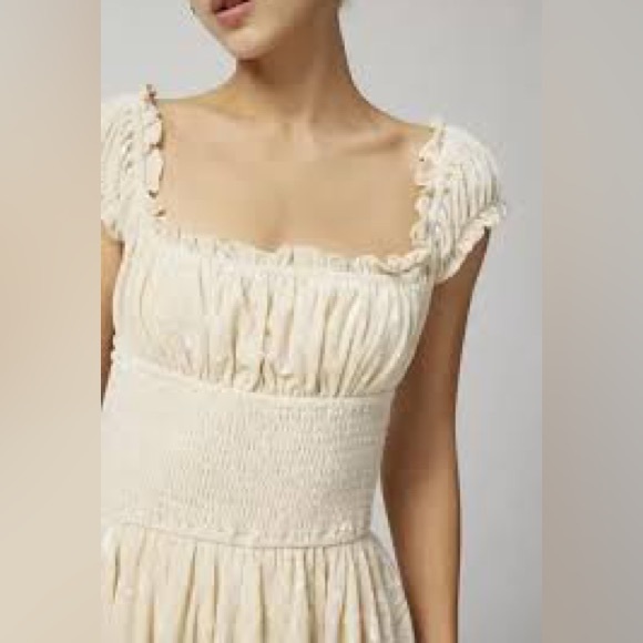 🥀NWT Urban Outfitters Cream Velvet Rosie Romper - Picture 2 of 4